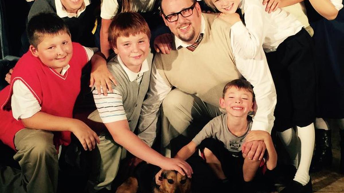 
“Cheaper By the Dozen” cast member include, clockwise from front left: Zakkary Zeitler, Tristan Ferendzo, Kaylee Caswell, Bailey Lance, Isabelle Eimer, Grace Geralds, Rachel Likert, Faith Geralds, Richard Matt, Ethan Zeitler, Gavin Penrod and Libby the beagle.
