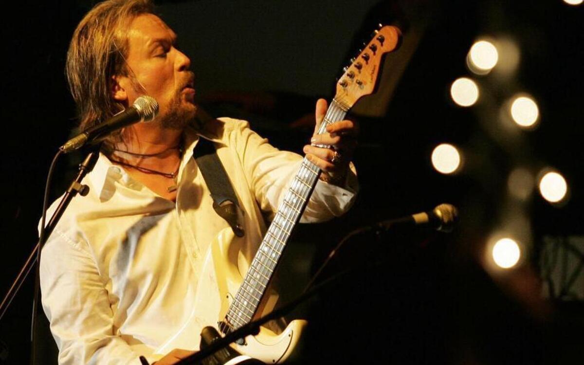 
Travis Tritt is brining his country show to New Athens.
