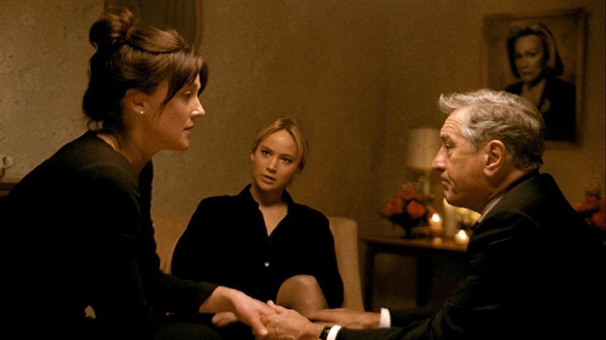 Elisabeth Rohm, Jennifer Lawrence and Robert De Niro in a scene from “Joy.”
