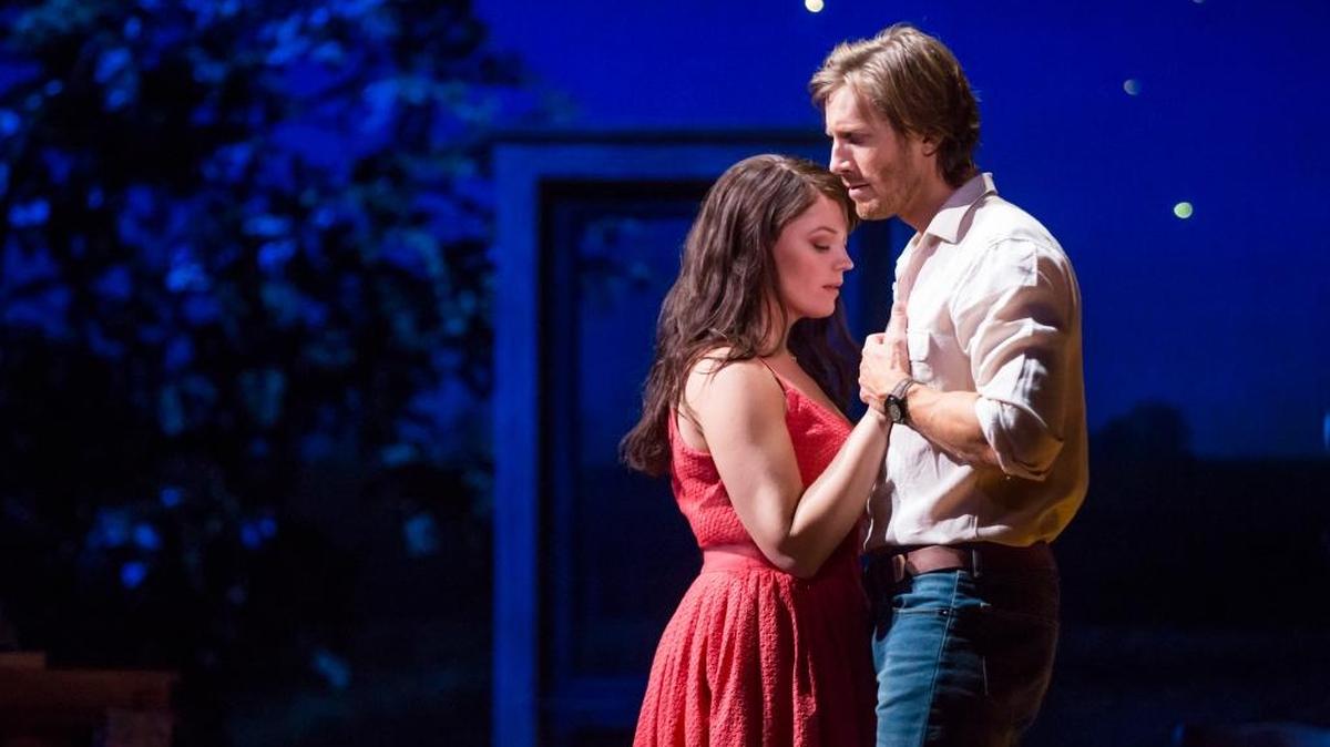 Elizabeth Stanley and Andrew Samonsky heat up the Fox stage.