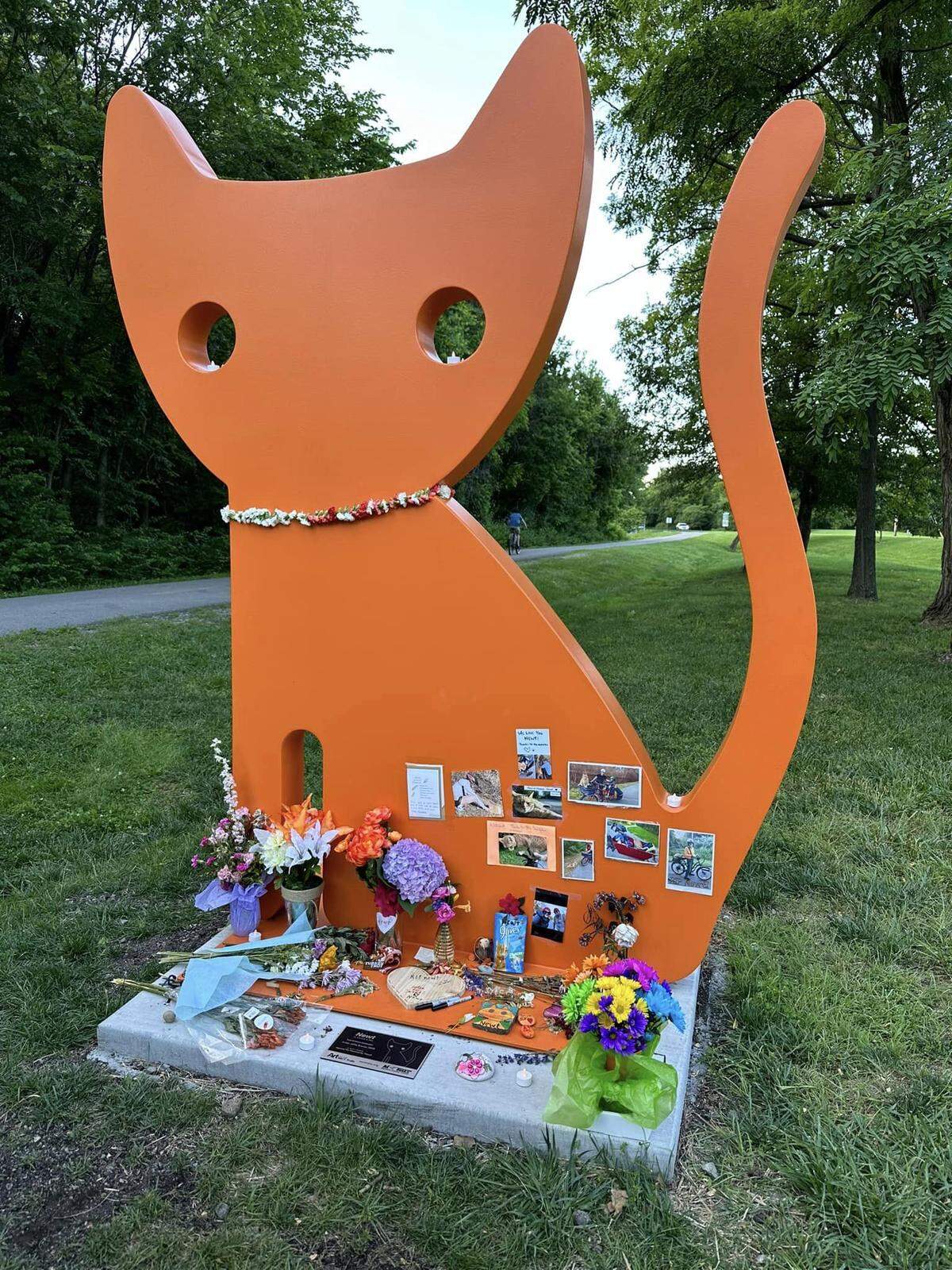The response to Newt’s passing has led to the creation of a small shrine at a “critter sculpture” named after the iconic Edwardsville cat.