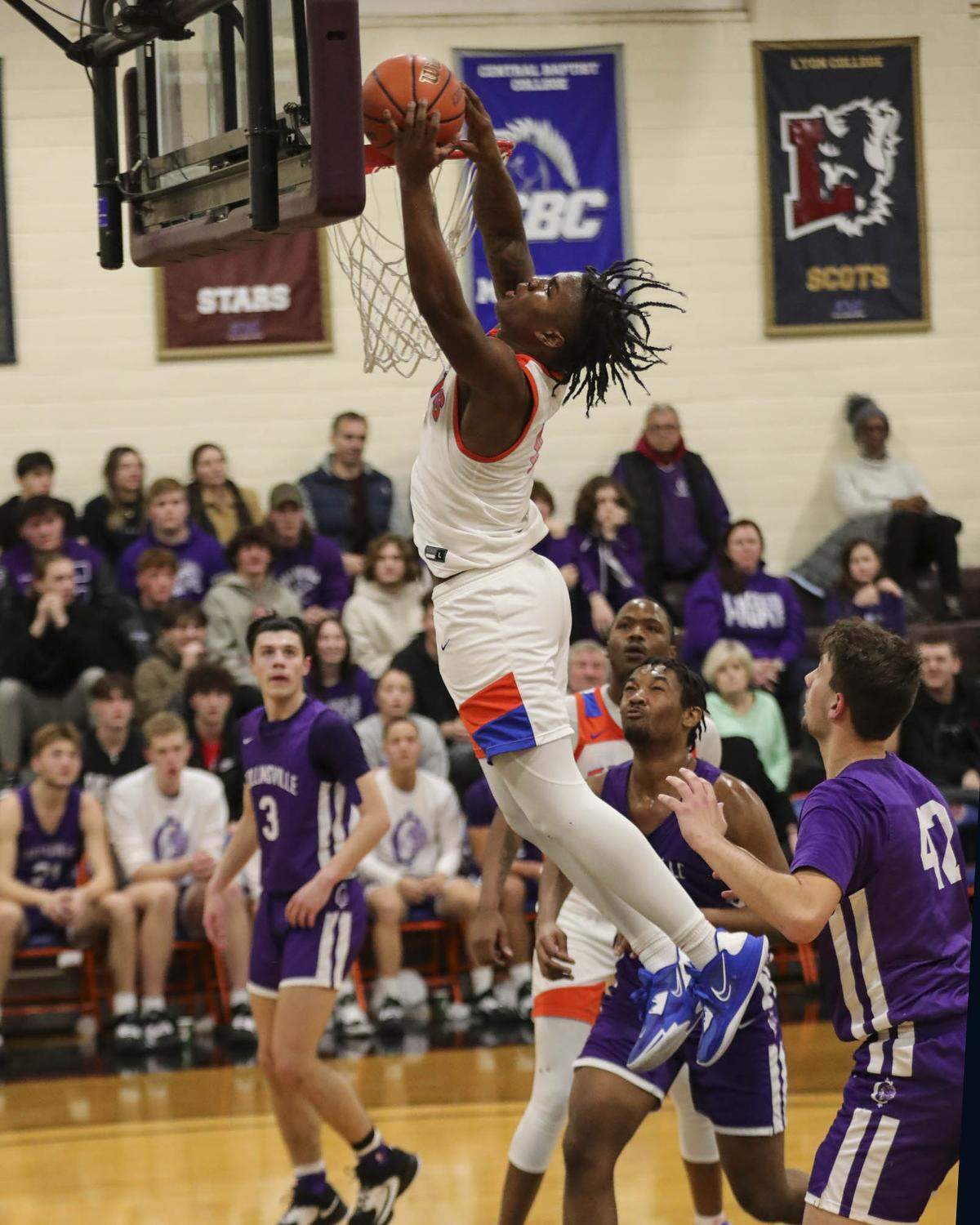 East St. Louis’ Macaleab Rich takes the ball to the basket during Friday night’s Southwestern Conference game against Collinsville. The Kahoks ultimately posted a 56-49 victory.