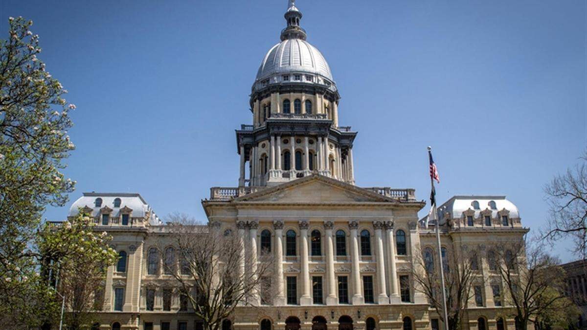The Illinois House is scheduled to return to Springfield on Thursday to try again at passing an elusive energy regulation overhaul days after the governor’s office announced support for a new proposal.