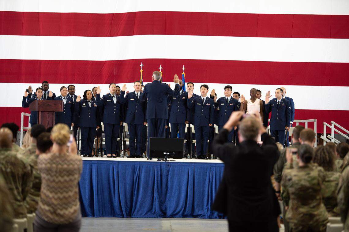 U.S. Air Force Gen. Mike Minihan, Air Mobility Command commander, administers the oath during a Citizenship and Oath of Allegiance Ceremony in Hangar 1 on Scott Air Force Base. The ceremony is the last of its kind at Scott, following a change in the Air Force’s nationalization process, allowing Airmen to graduate BMT as U.S. citizens.