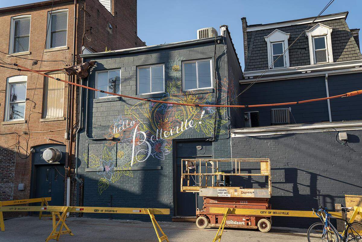 One of the first four murals under the Belleville Mural Project on Oct. 1. The mural was designed and painted by Allegra Lockstadt.