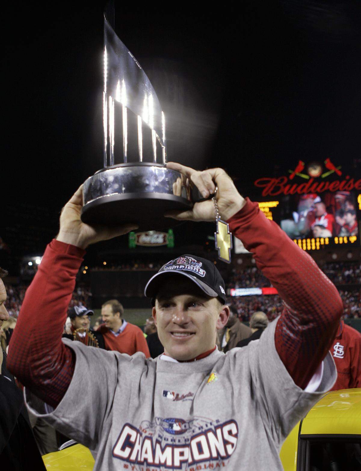 St. Louis Cardinals’  David Eckstein holds the World Series MVP trophy after the Cardinals defeated the Detroit Tigers 4-2 to win the 2006 World Series after Game 5 of the World Series on Friday, Oct. 27, 2006 in St. Louis.  (AP Photo/Elise Amendola)