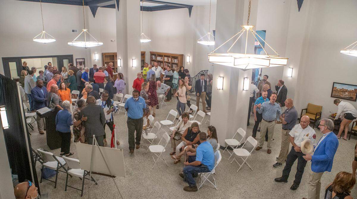 Lofts on the Square, located at 16 S. Illinois St., held their delayed ribbon cutting inside the lobby of the former Hotel Belleville and Meredith Memorial Home. The building has undergone a $14.2 million renovation by Southwestern Illinois Development Authority and St. Louis-based Bywater Development Group. Currently at capacity, tenants must be 55 or older with incomes at or below 60 percent of the region’s median.