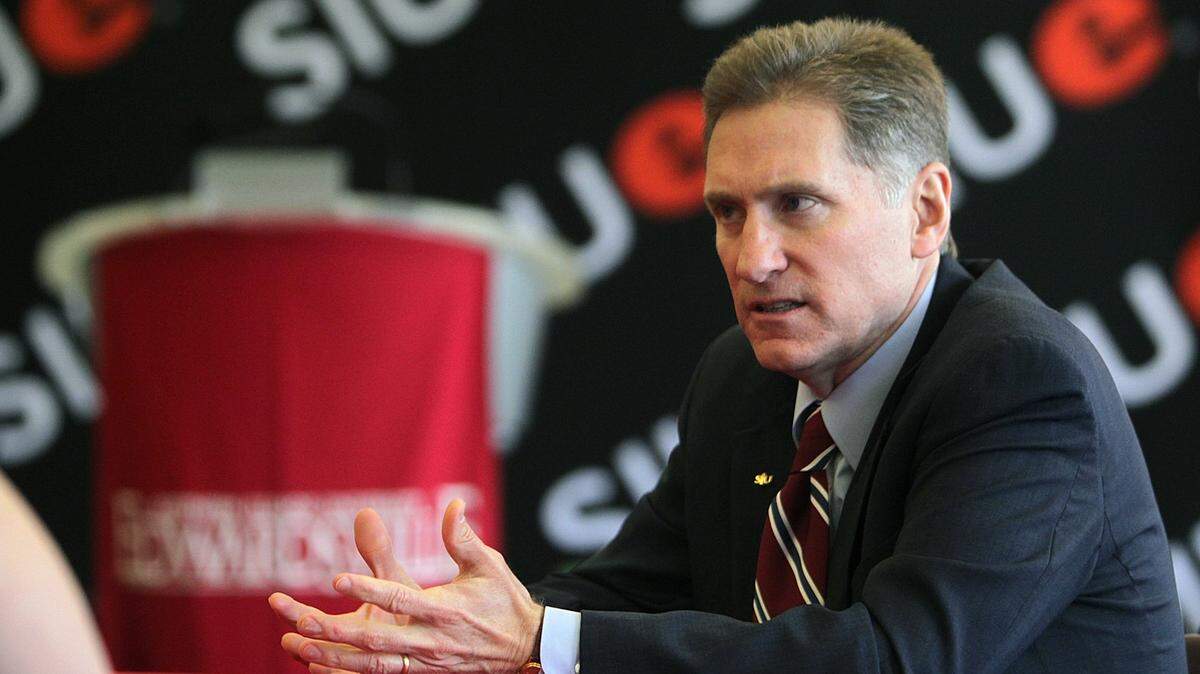 Randy Dunn will step down as Southern Illinois president in what the board is calling a “mutual agreement.”