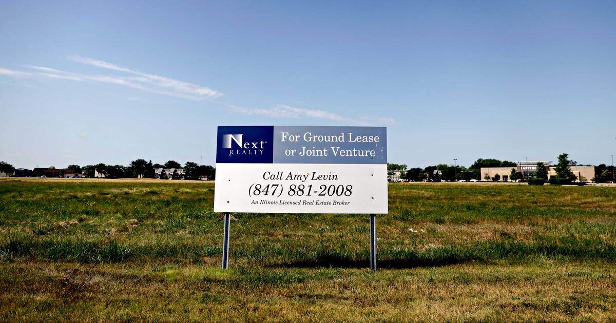 Next Realty’s sign is up on the possible Fountain Square site where the new Waukegan casino may be developed.