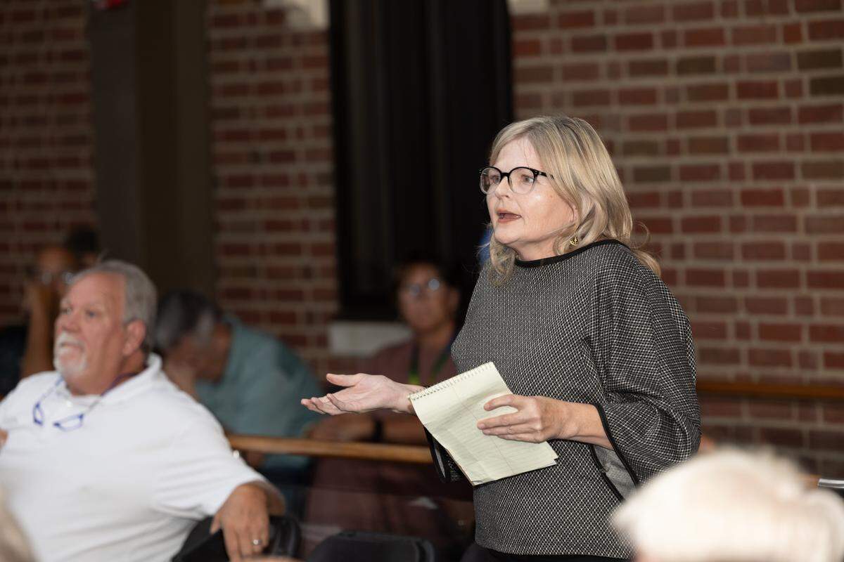Amy Clark, who opposes the development of a solar farm in Mt. Hope cemetery, shares her concerns and opposition to the project at a meeting hosted by Shine Development Partners.