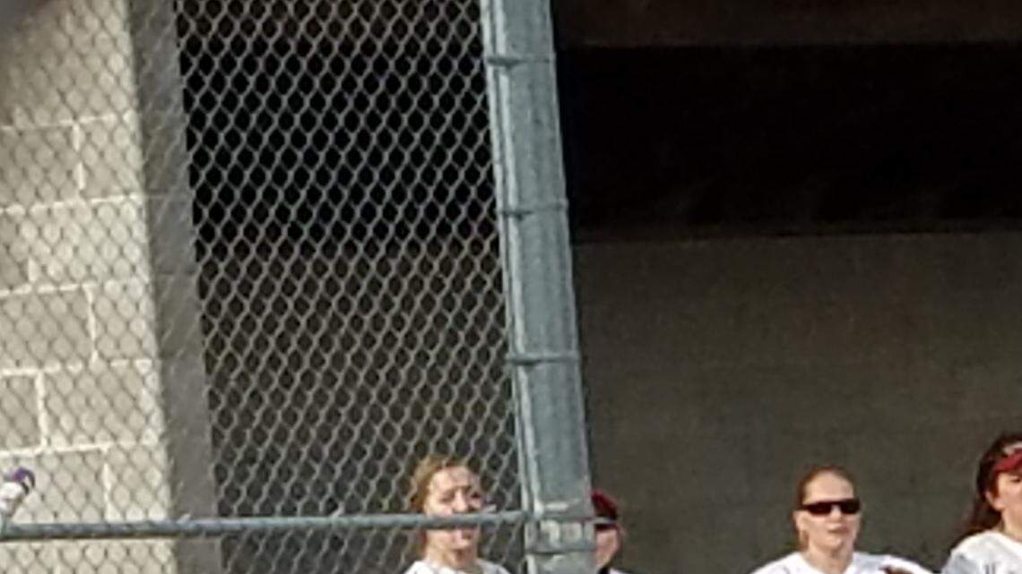 Alton scores 10 unanswered runs to rally past Highland 10-5