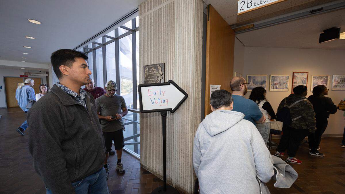 A line forms on the second floor of the St. Clair County courthouse, where early voting draws a large crowd on Nov. 1, 2024.