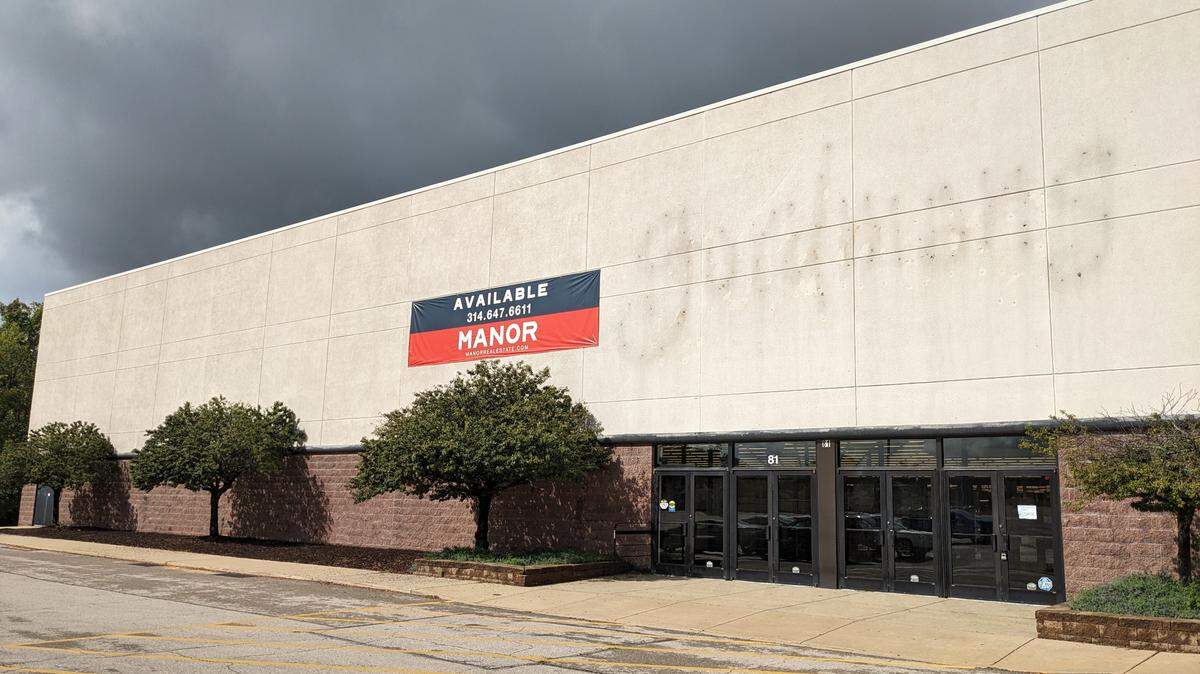 A Dick’s Sporting Goods Warehouse Sale location will soon open at 81 Ludwig Drive in Fairview Heights.