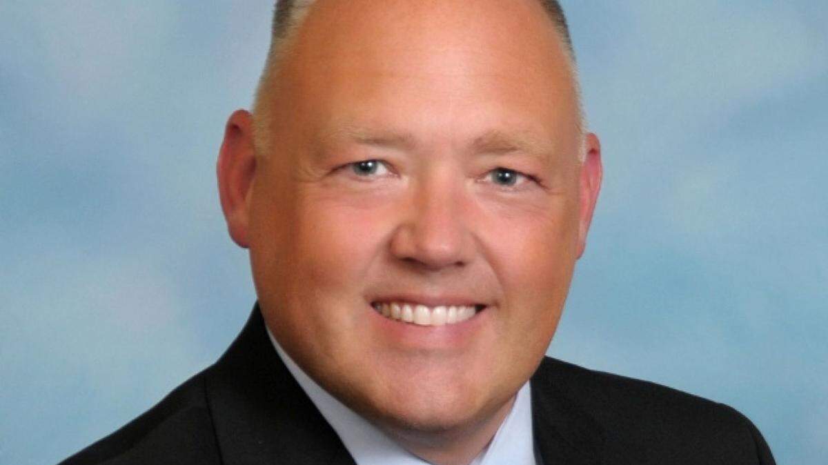 Patrick Shelton will be the next superintendent of Edwardsville Community Unit School District 7. He’s currently the assistant superintendent of elementary education for Lee’s Summit R-7 School District in Missouri.
