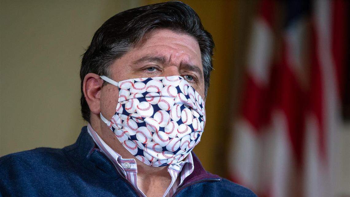 Who must get vaccinated under Illinois’ new requirements and by when?