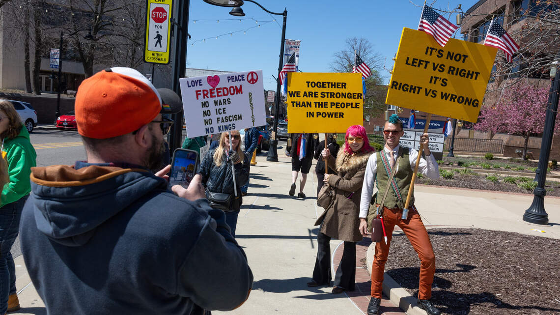 ‘Vote early’ is theme of No Kings protests in the metro-east this weekend