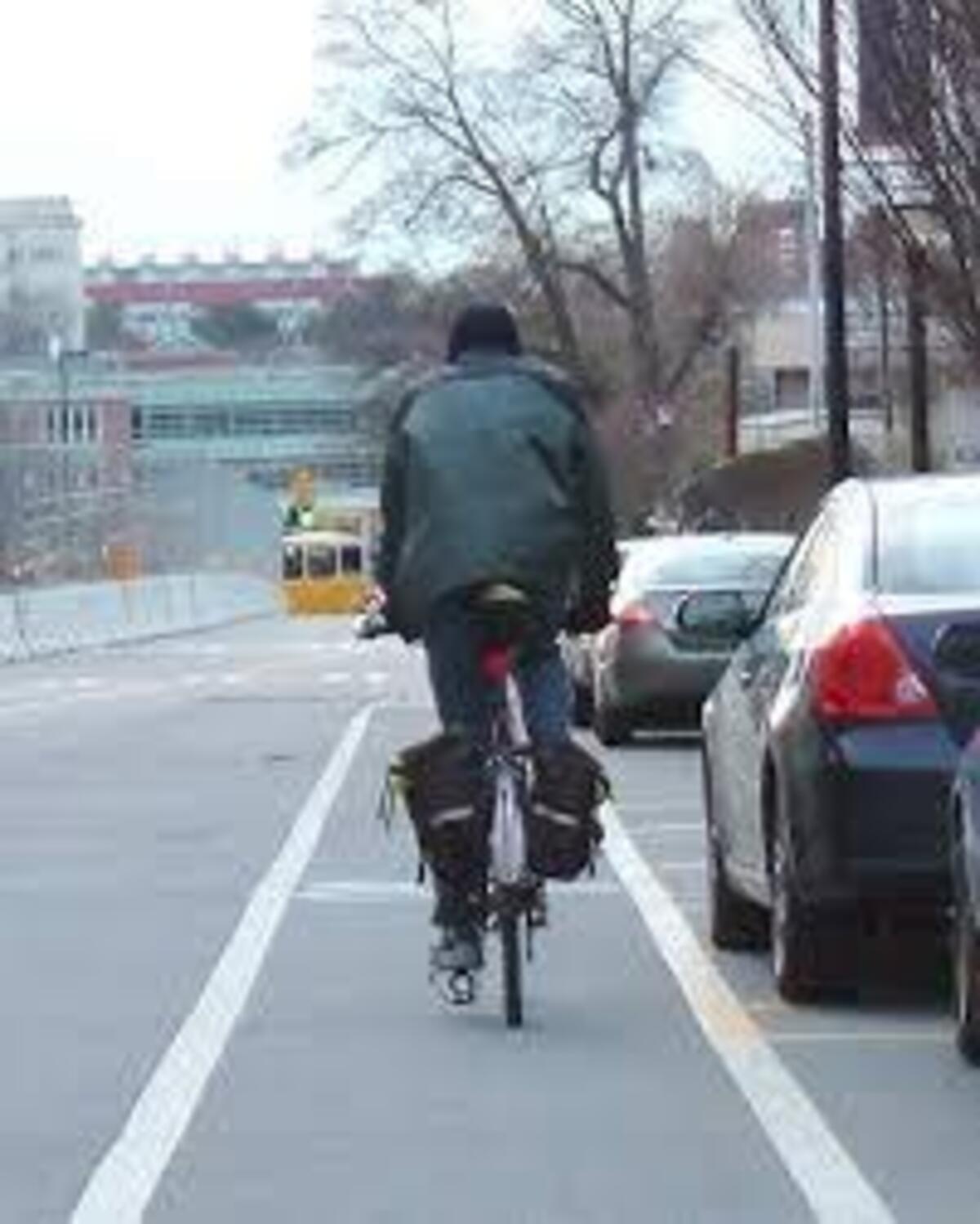 The Dutch Reach can save bicyclists from being injured by car doors opening into them.