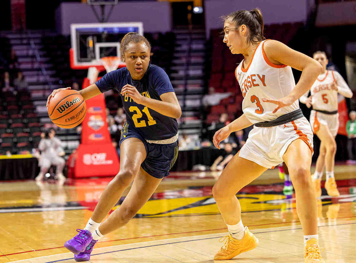 O’Fallon’s Shannon Dowell drives to the basket during Friday’s IHSA Class 4A state semifinals game against Hersey. The Panthers ultimately prevailed 77-60 to advance to the state title game.