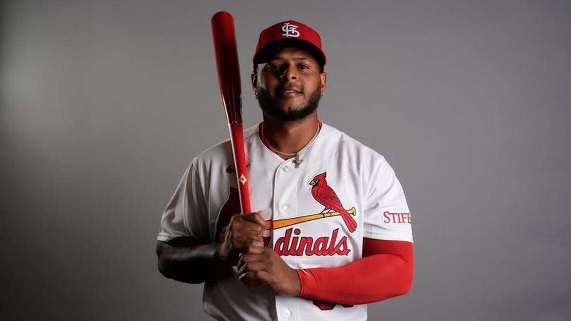 Cardinals’ spring surprise: Velázquez forces his way into St. Louis’ plans