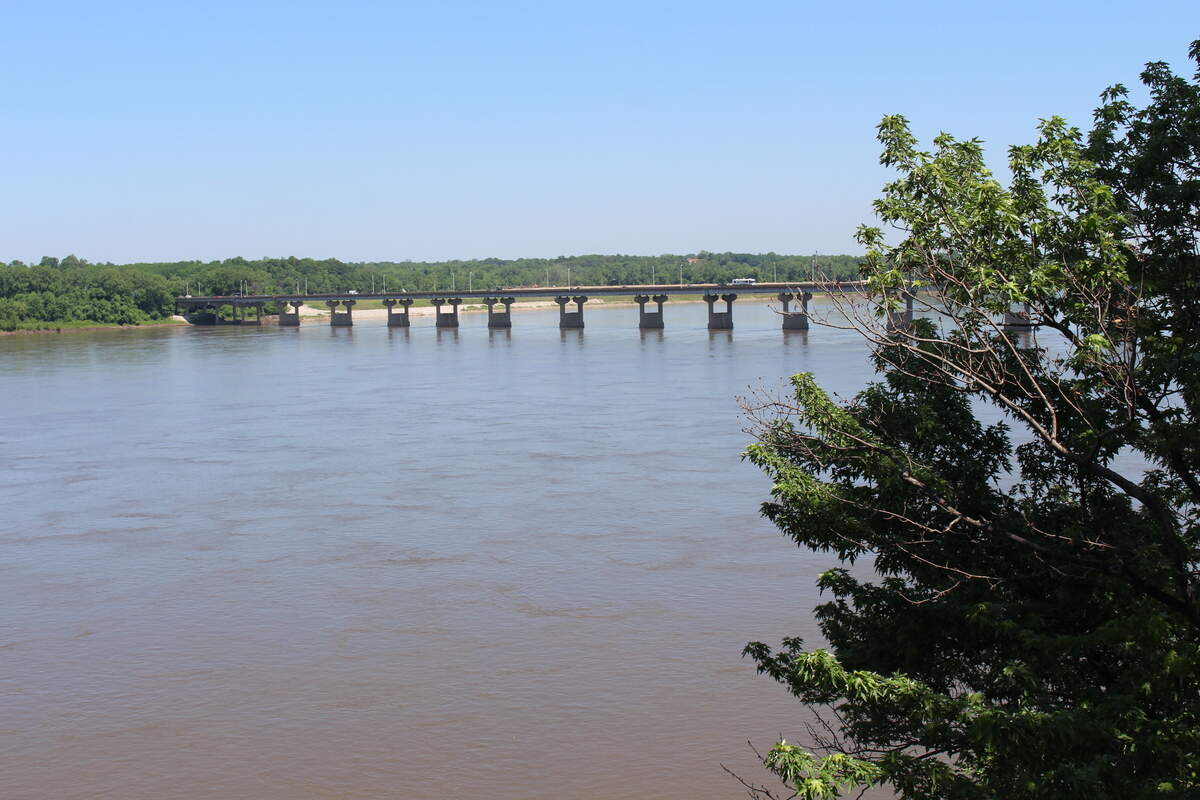 The Illinois budget for fiscal year 2019, if approved by Gov. Bruce Rauner, would allocate $2 million of a total $3 million in design costs for a new Chain of Rocks Bridge. It would be wider than the current bridge shown here.