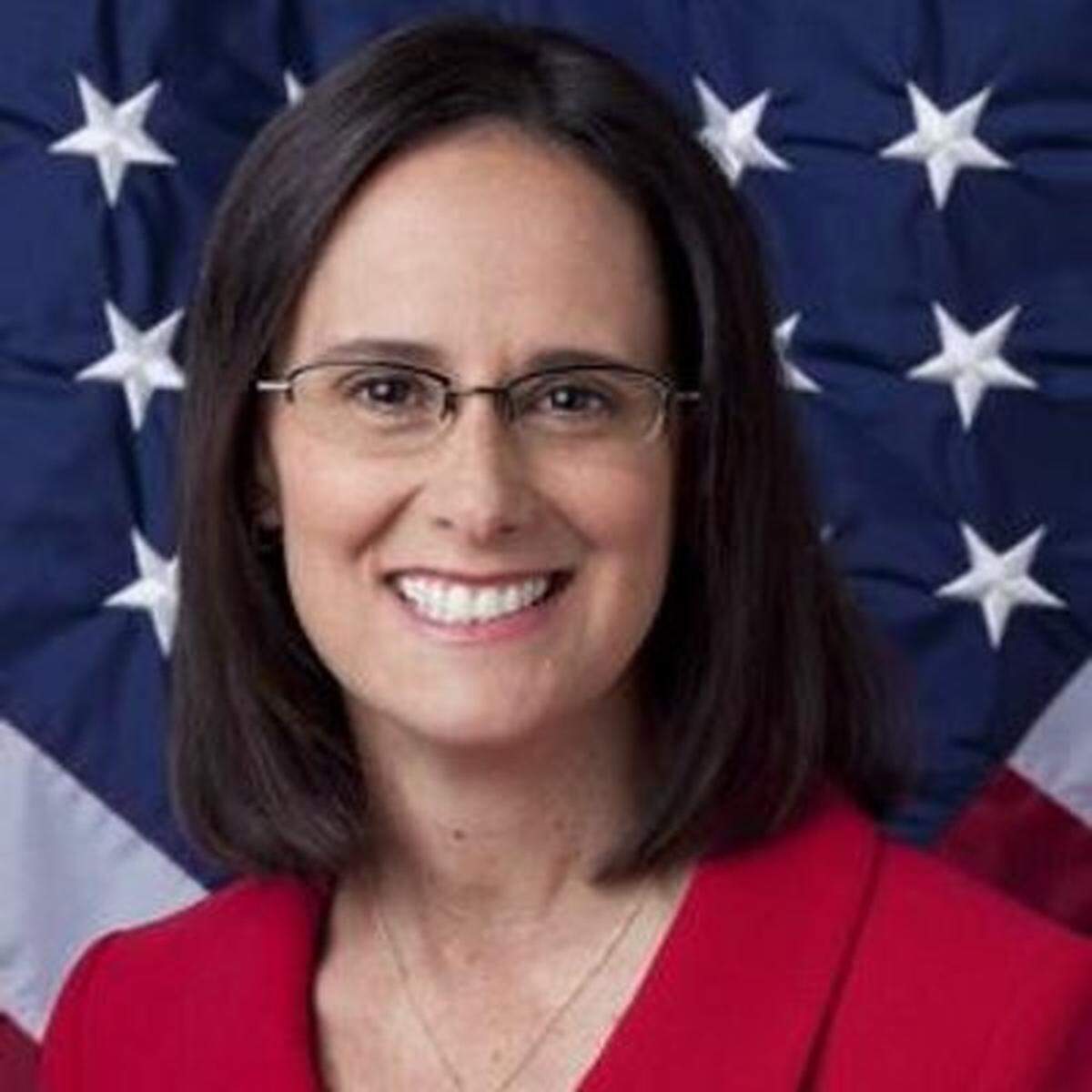 Illinois Attorney General Lisa Madigan helped write legislation that would require hospitals that treat sexual-assault victims to provide care by forensic nurse examiners.