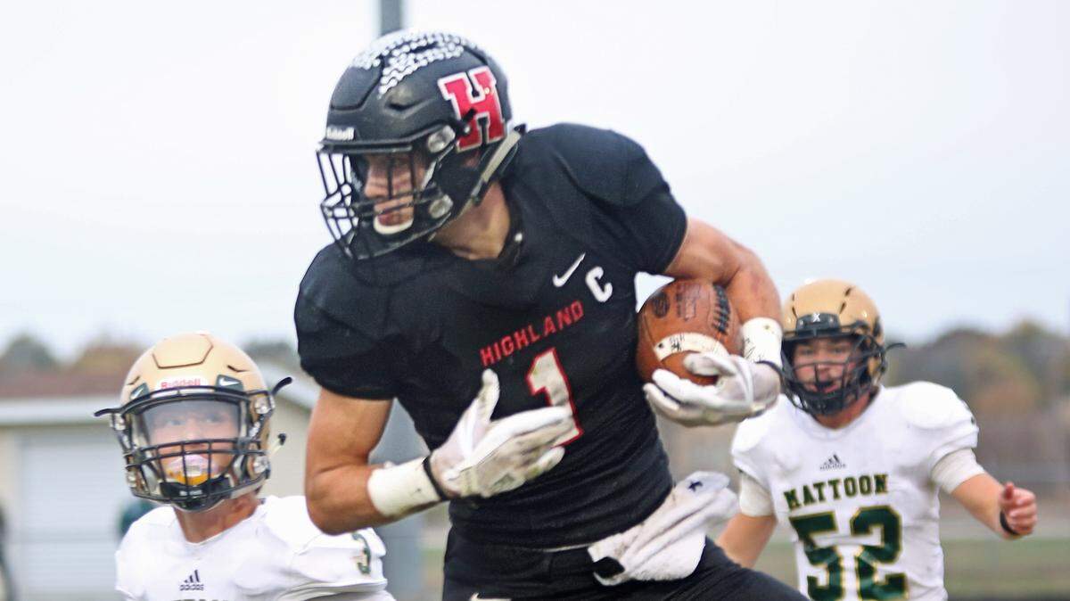 Sam LaPorta comes down with one of his four catches during the Highland Bulldogs’ win over Mattoon in the second round of the IHSA Class 5A state football playoffs Saturday.