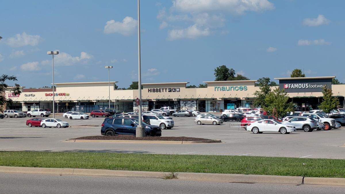 View of the storefronts at Belleville Crossing prior to the openings of Mi Nail and Bath & Body Works