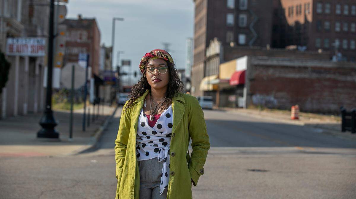 Danielle Washington is a campaign leader with “We Power STL” a grassroots activism organization dedicated to creating power and fostering community building and empowerment in Black and Latinx communities. One of their newly launched campaigns, Elevate ESTL, directly focuses on creating equitable economic development in East St. Louis by ensuring residents have access to good jobs in the area.