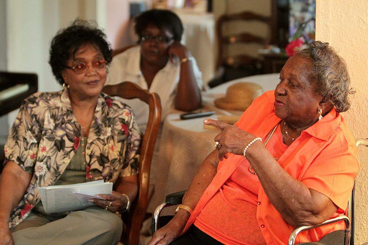 Mattie Malone, right, chats with daughter Mary Blackburn, left, as Valerie Bergmann listens in Mattie’s East St. Louis home in 2014.