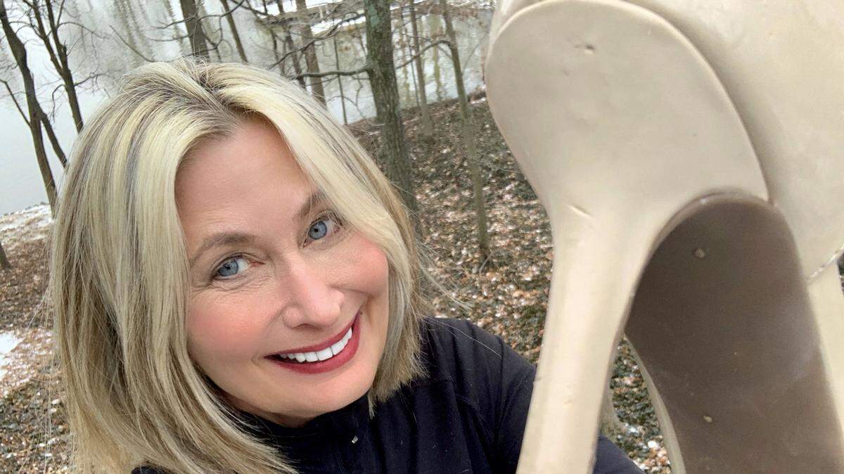 Belleville News-Democrat columnist Michelle Meehan Schrader says high heels can lead to crash landings.
