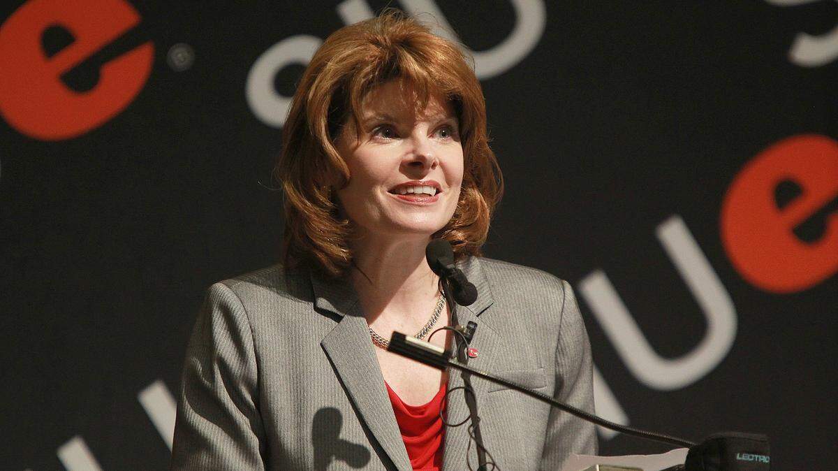 In this BND file photo from April 26, 2012, Julie Furst-Bowe is introduced at Southern Illinois University Edwardsville as the new chancellor candidate. Furst-Bowe, along with four other former SIUE chancellors, signed on to an open letter calling for SIU trustees to either reallocate funding between the Edwardsville and Carbondale campuses, or to split the two schools into separate universities.