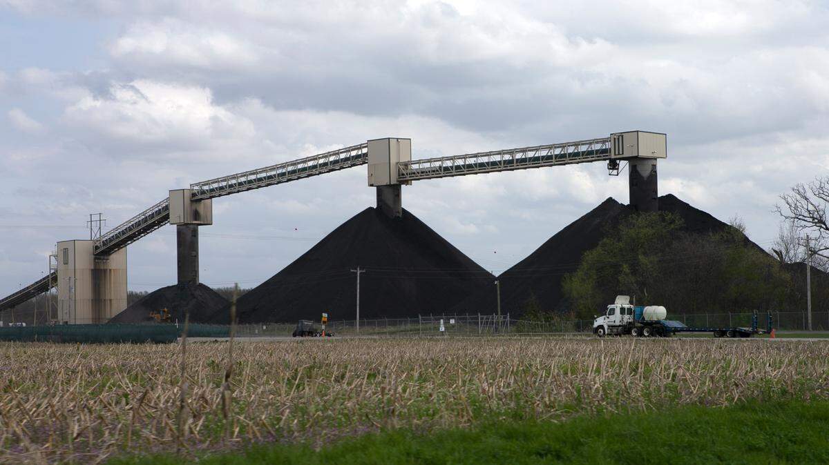 Prairie State Energy Campus in Marissa, Illinois operated by Prairie State Generating Company The plant uses the latest coal technology to burn the high-sulfur Illinois coal from the Lively Grove mine, located adjacent to the plant.