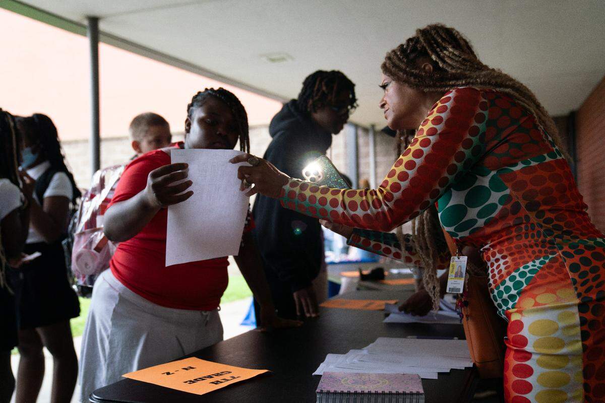 Robin Witherspoon helps a student find their respective classroom during Lincoln Middle School’s first day of school on Aug. 14, 2023. Lincoln Middle School and Officer Elementary opened on the same day, each filled with staff and community partners cheering on students as they entered the building.