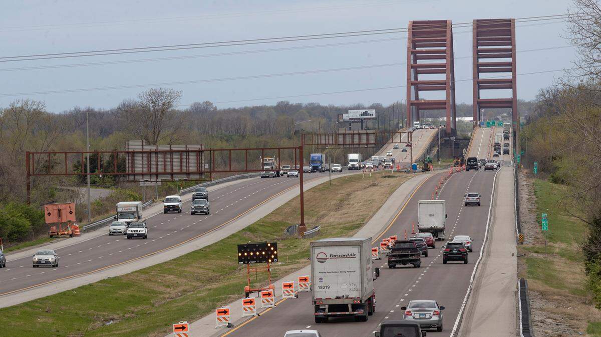 MoDOT crews are planning to close the eastbound I-255 bridge across the Mississippi River and reroute traffic onto the westbound bridge starting at 8 p.m., April 21, weather permitting.