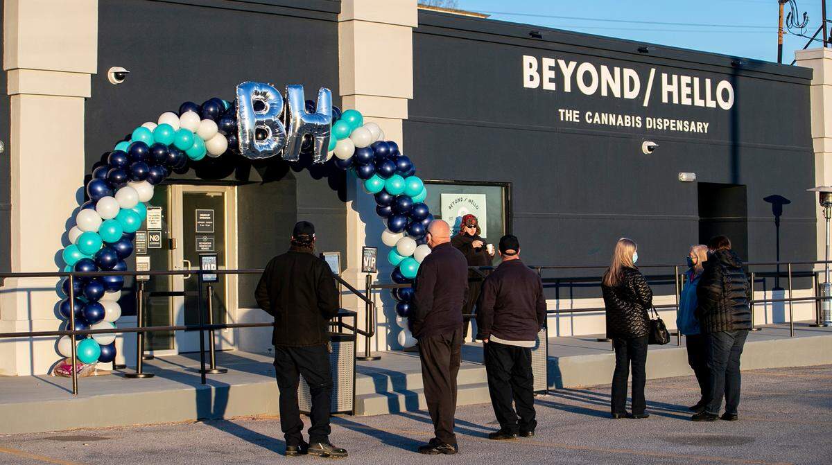 BEYOND/HELLO cannabis dispensary, owned by Jushi Holdings, Inc., 1401 Mississippi Ave. in Sauget, Illinois is now open. The legalized cannabis recreational store is located next to the popular Pop’s NightClub and concert venue and several adult entertainment venues. Customers, guest and officials gathered early Tuesday for the grand opening.