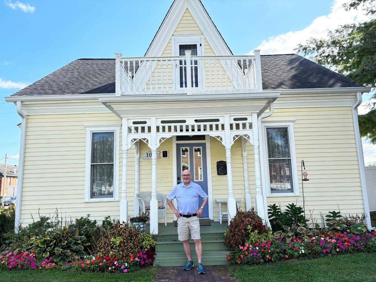 The home of Robert and Mary Nan Jordan at 109 W. Washington St. will feature musicians performing.