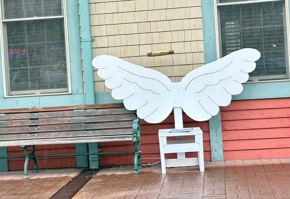 O’Fallon-Shiloh Chamber of Commerce office has wings outside, complete with a halo.