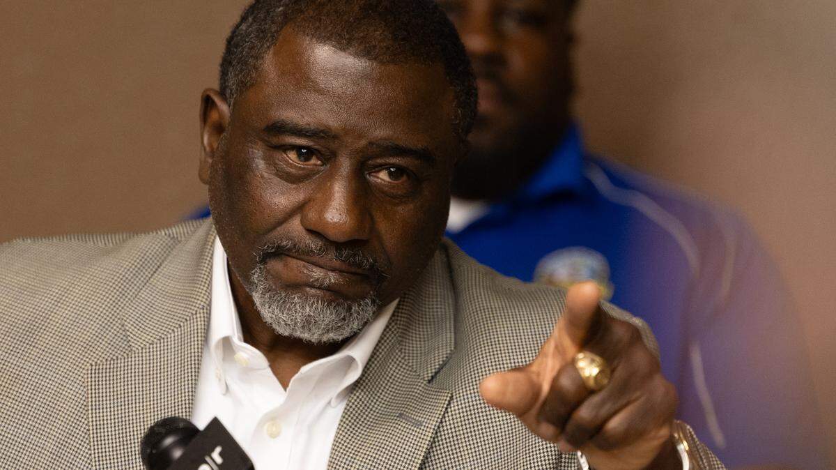 Cahokia Heights Mayor Curtis McCall Sr. speaks during a March 27 news conference about residents’ drinking water concerns following community-organized testing that found E. coli in kitchen tap water.