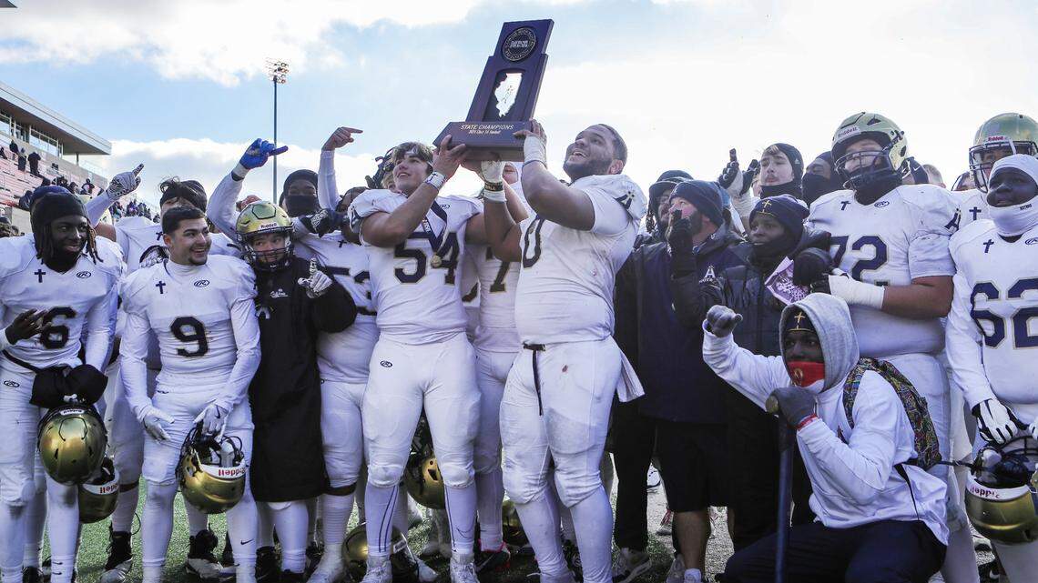 Dierre Hill Jr. dazzles in leading Althoff to Illinois high school football title