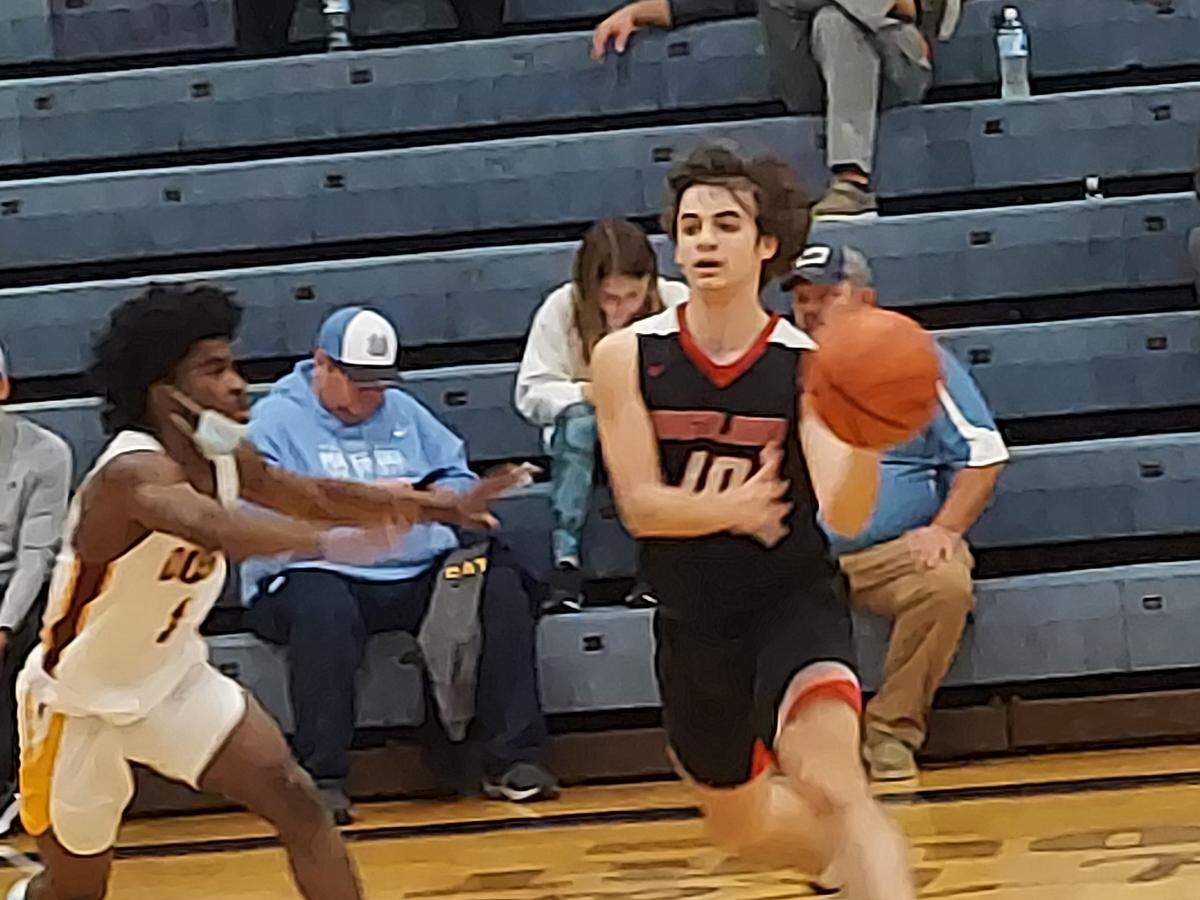 Highland’s Logan Powers fires a cross court pass against Louisville Doss during a game at the Mater Dei Christmas Tournament game on Wednesday, Dec. 29. The Bulldogs ultimately lost 69-38.