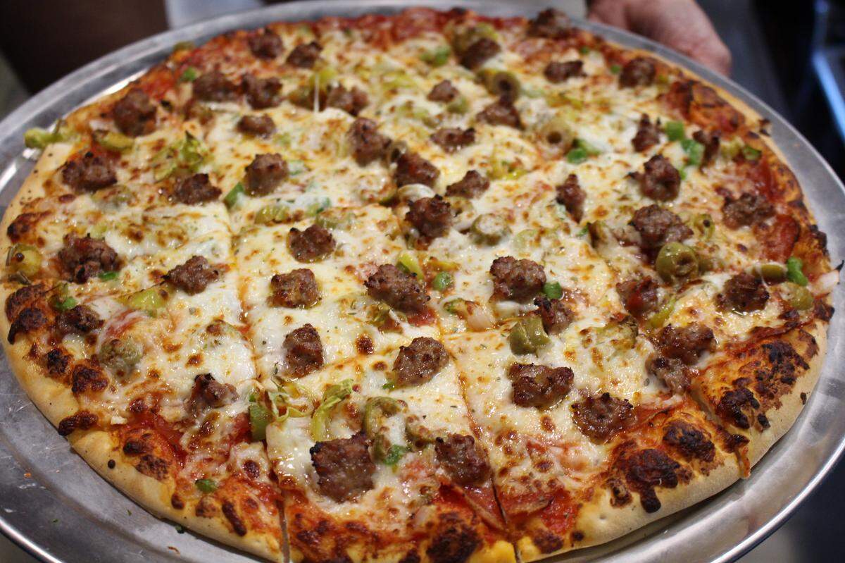 Joe’s Pizza & Pasta restaurants offer four types of pizza crust: hand-tossed, thick, Chicago-style and stuffed. A new location opened July 30 in Collinsville.