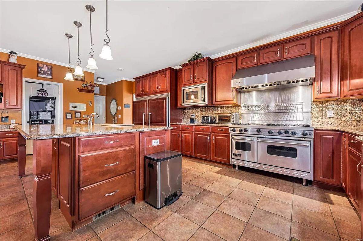 5025 Edinburg Ct.