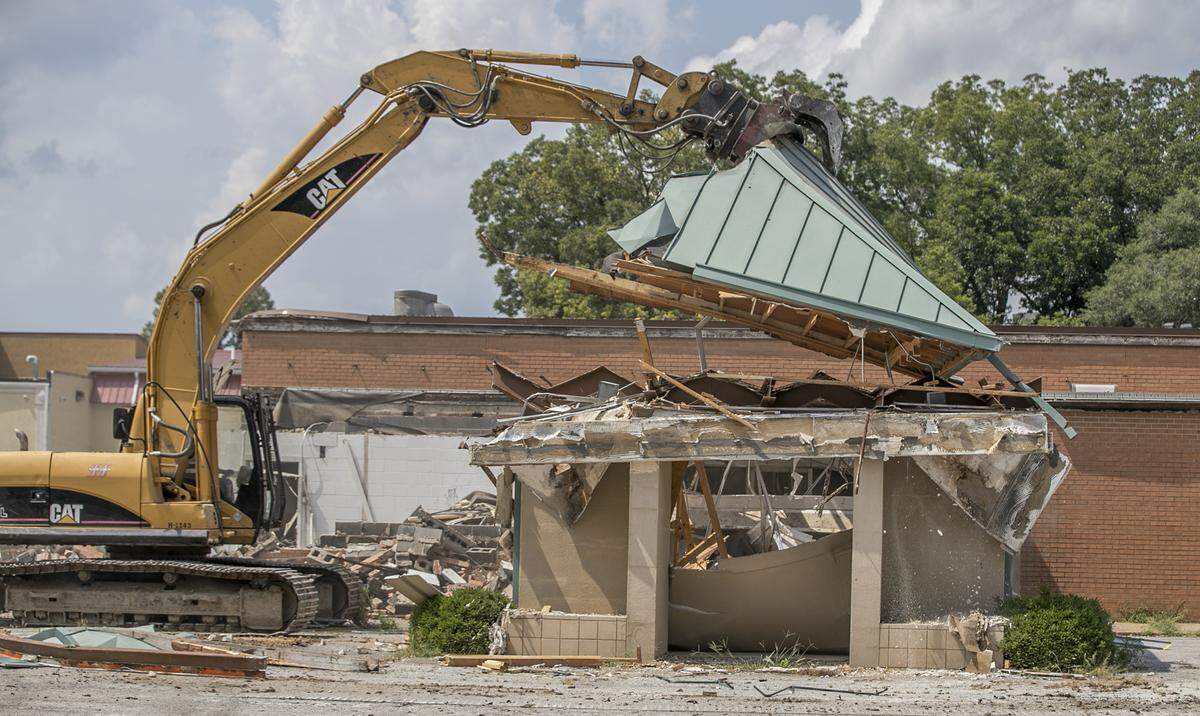 Workers with Hank’s Excavating & Landscaping Inc. started the demolition of Fischer’s Restaurant at 2100 W. Main St. in Belleville on Monday. The iconic restaurant and banquet hall closed Feb. 15, 2017, after more than 80 years.