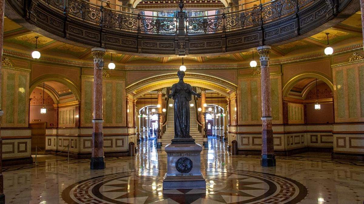 The Illinois state government is hiring for jobs in the metro-east and across the state, and some positions do not require applicants to posses a college degree.