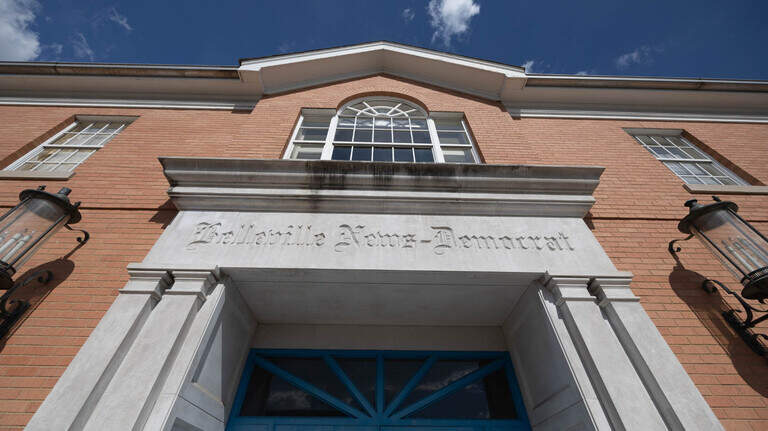 What is St. Clair County Board Chairman Mark Kern doing with the old BND building?