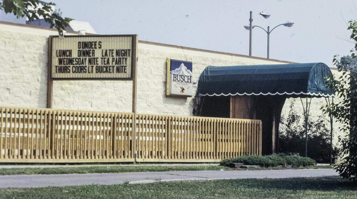This file photo from 1990 shows the former Dundee’s restaurant and pub on West Main Street in Belleville, where Tracy Hayden, 29, was fatally stabbed by her estranged husband on July 27, 1990.