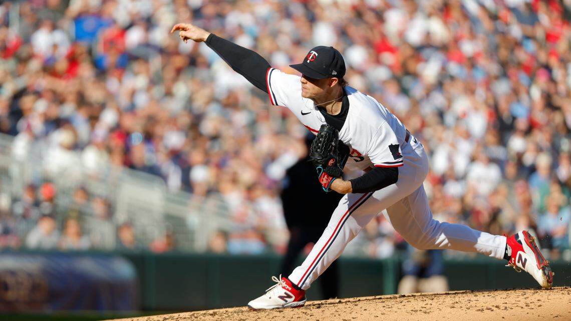 St. Louis Cardinals add free agent pitcher to rotation | Belleville ...