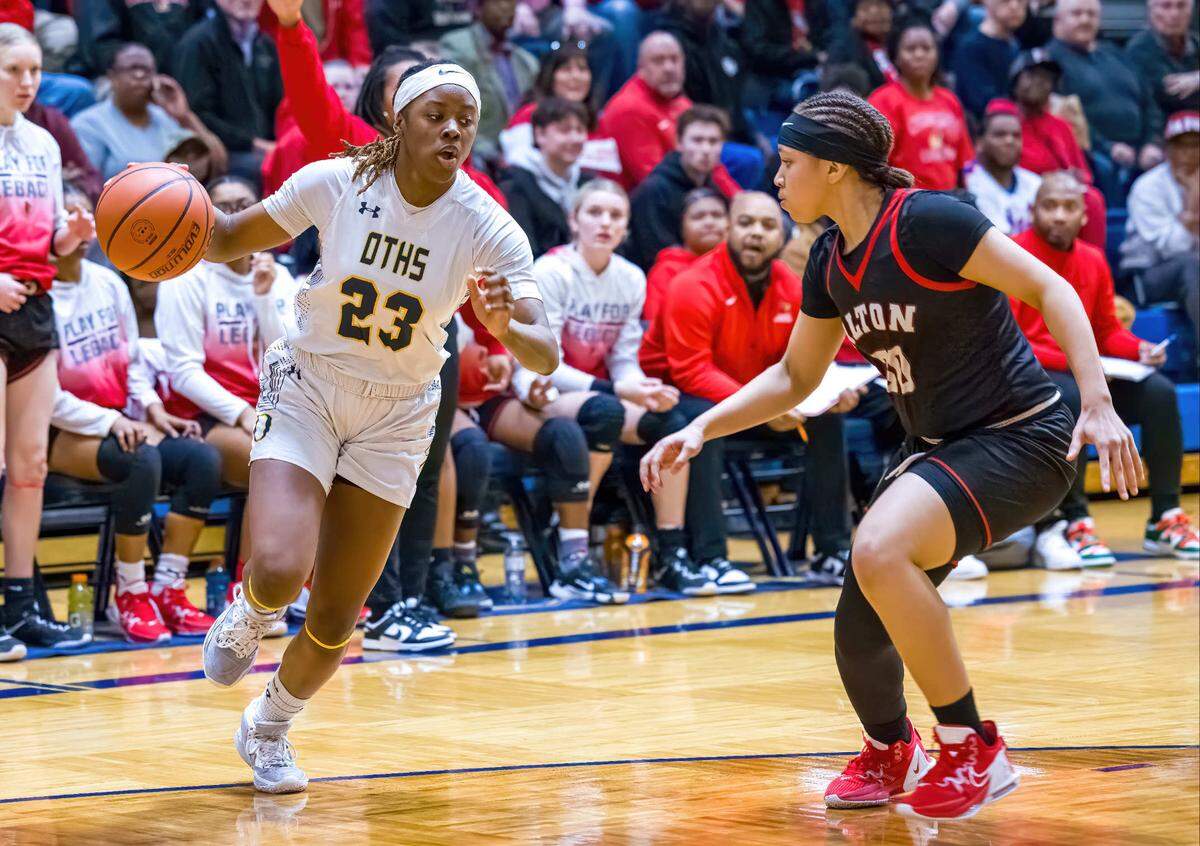 O’Fallon Haeli Tart drives to the basket against Alton during the IHSA Class 4A O’Fallon Sectional semifinals. The Panthers ultimately prevailed 49-43.