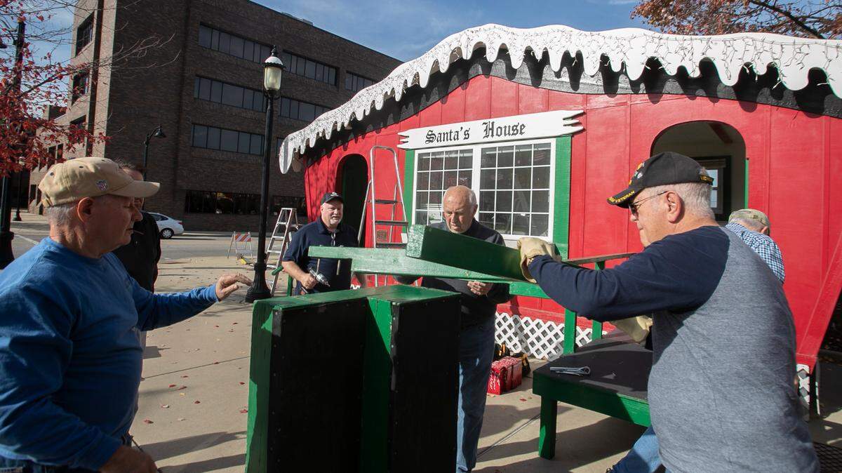 Optimist Club of Belleville members prepare Santa’s house for his arrival after the Santa parade on November 26th in Downtown Belleville. The schedule for the Optimist Club of Belleville Santa’s house can be found on their facebook page or at http://www.bellevillesantahouse.com/ The official lighting of the square and sing along will be held on November 26th at 6 pm. The 8th annual Belleville Christkindlmarkt also opens on November 26th on the sqaure in Downtown Belleville.