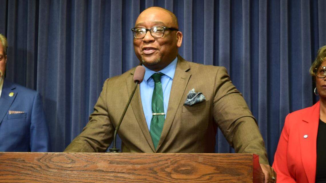 Belt, senate Democrats champion program to streamline Illinois college applications